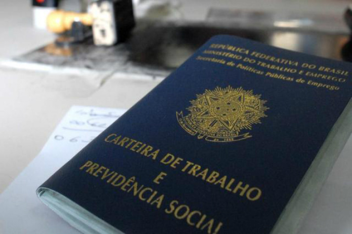 Desemprego fica em 8,7% nos três meses até agosto Desemprego fica em 8,7% nos três meses até agosto