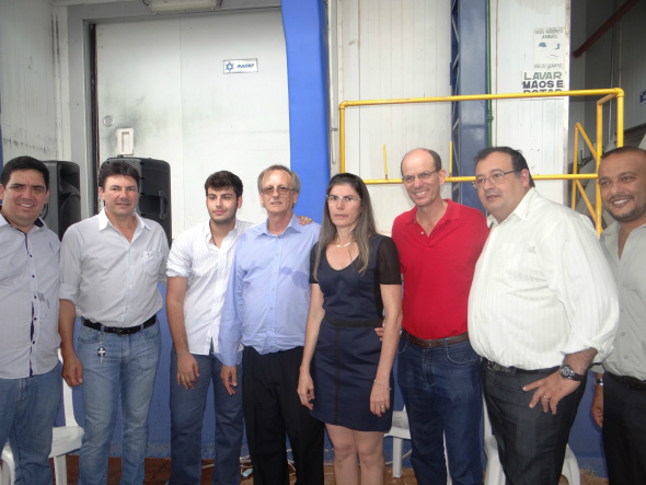 Autoridades e empresários prestigiam inauguração de frigorífico em Amambai Empresários e autoridades durante solenidade de inauguração do Frigorífico Frigmann / Foto: Moreira Produções