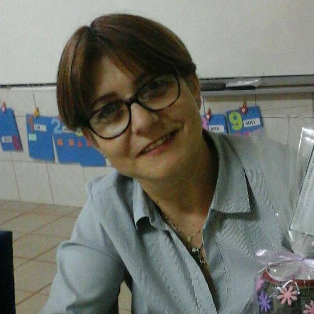 A professora Silvarina Dutra é responsável pela turma da sala de recursos e idealizadora do projeto. Foto: Reprodução/Facebook