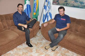 PSDB de Amambai tem nova executiva Dirceu Lanzarini juntamente com o novo presidente do PSDB, Eder Espíndola.