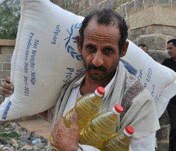 Civis sofrem para conseguir água, comida, combustível e assistência de saúde. Foto: PMA