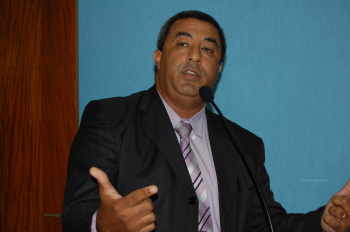 Carlinhos convoca diretor do Detrat para explicar a falta de investimentos no trânsito da cidade Vereador Carlinhos quer mais segurança no trânsito da cidade. Foto: Moreira Produções