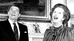 Thatcher e o presidente americano Ronald Reagan compartilhavam de opiniões semelhantes sobre economia