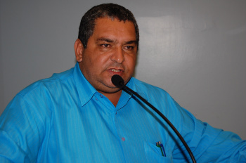 Vereador Brito pede asfalto para a vila Jussara. Foto: Moreira Produções