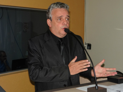 Protético pede veículo para atender crianças especiais da Aldeia Amambai Vereador de Amambai, Roberto Protético (PSD) Foto: Moreira Produções