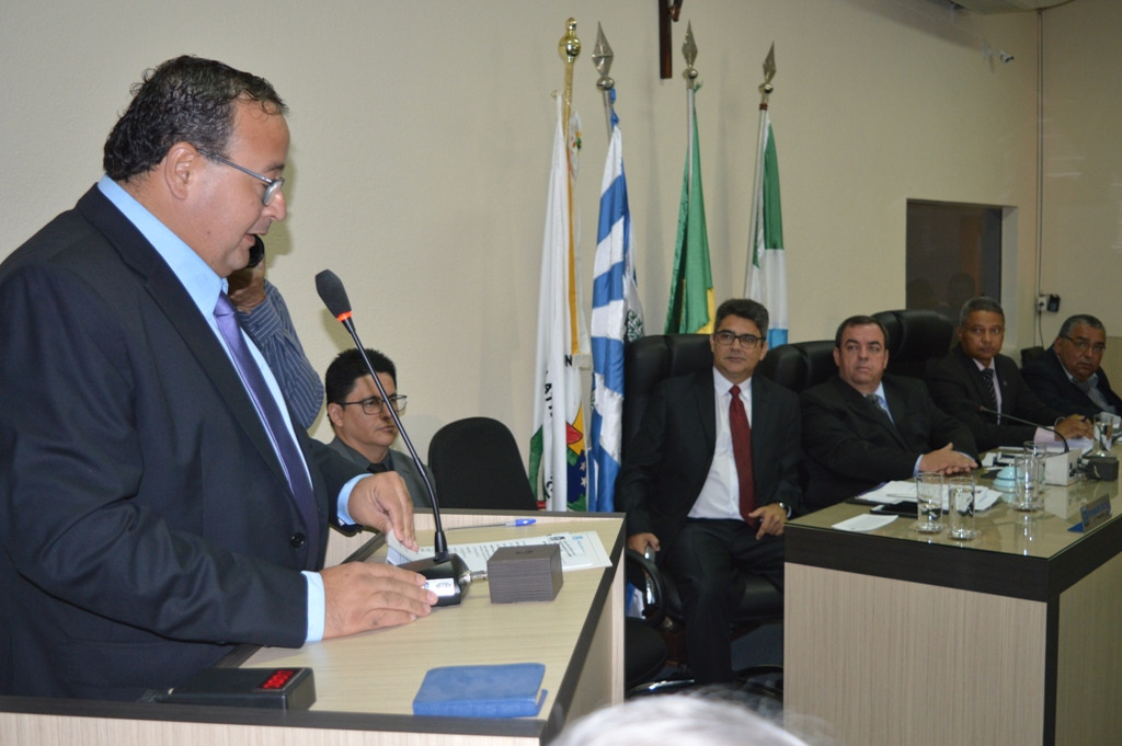 Vereadores de Amambai iniciam trabalhos legislativos de 2018 Prefeito de Amambai, Dr. Bandeira / Foto: Moreira Produções