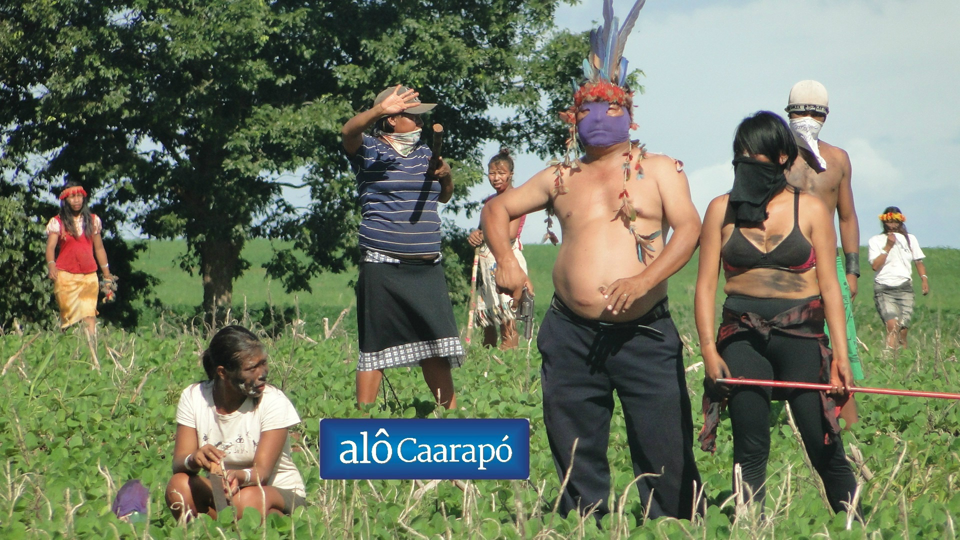  Índio armado na Fazenda Toca do Jacaré. (Fotos: Alô Caarapó/Baltazar Fabiano )