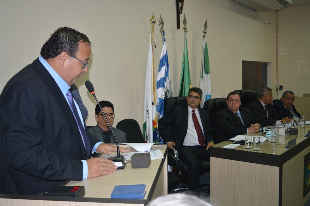 Prefeito de Amambai, Dr. Bandeira prestando contas ao plenário do legislativo municipal / Foto: Moreira Produções