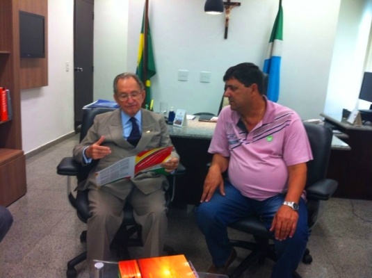 Senador, Rubem Figueiró e o presidente da FETEMS, Roberto Botareli.   