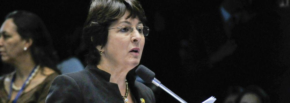 Facebook terá que apagar boatos contra senadora Mensagens afirmavam que a senadora Ana Rita (PT-ES), que preside a Comissão de Direitos Humanos do Senado, seria autora de um projeto para a criação de uma Bolsa Prostituta, no valor de R$ 2 mil mensais; medida nunca existiu; decisão exige que a rede social também informe os responsáveis pelas páginas em questão
