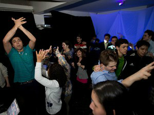 Alunos se dançaram e se divertiram durante abalada (Foto: Flavio Moraes/G1)