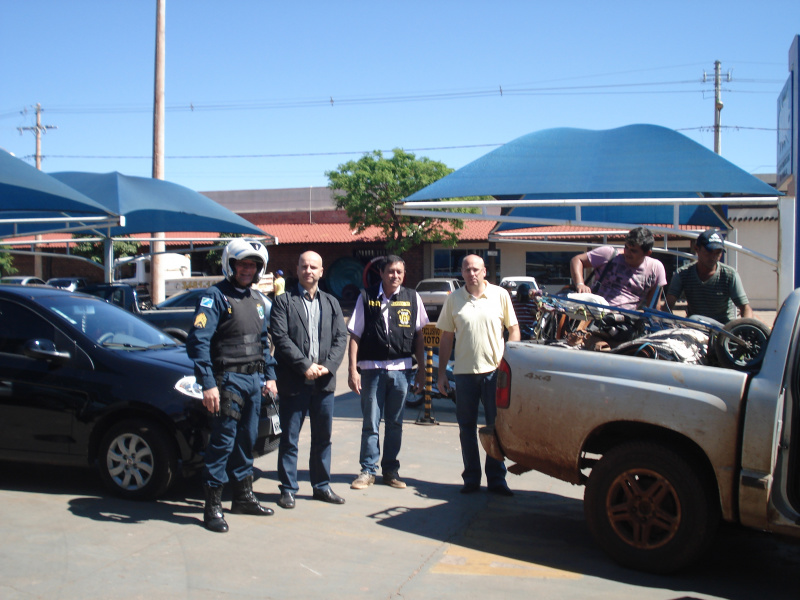 Prefeitura fiscaliza vendedores ambulantes em Amambai Prefeitura fiscaliza vendedores ambulantes em Amambai