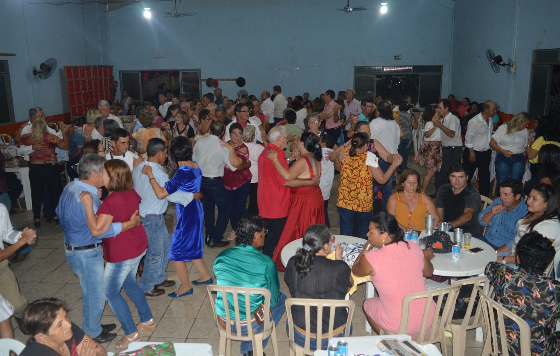 Participantes do Melhor Idade Anos Dourados lotaram a sede do clube para confraternização /  Foto: Moreira Produções