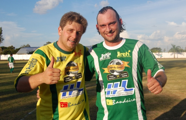 Jogo dos Amigos reúne jogadores profissionais, políticos e visitantes em Amambai Tiago Mariano e Luciney Bampi, organizadores do Jogo dos Amigos.
