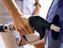 Copom eleva de 2,2% para 4% projeção de reajuste do preço da gasolina este ano Copom eleva de 2,2% para 4% projeção de reajuste do preço da gasolina este ano
