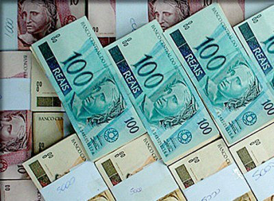 Sob pressão, bancos reduzem juros; veja as taxas médias cobradas Sob pressão, bancos reduzem juros; veja as taxas médias cobradas