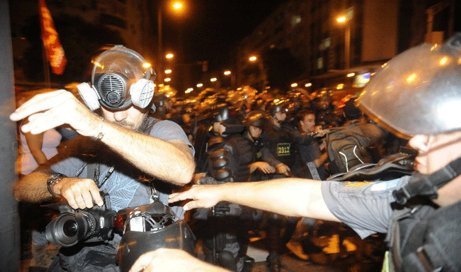 Secretaria de Direitos Humanos, do governo federal, considera que trabalho de comunicadores inibe abusos da polícia e não pode ser impedido, 'em especial mediante uso da força'