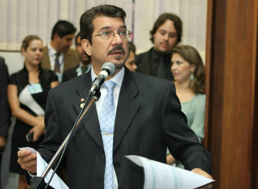 Projeto determina devolução integral do troco ao consumidor Deputado Pedro Kemp é autor do projeto de lei.