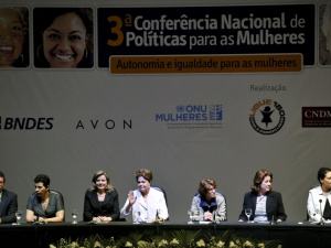 Dilma diz que Secretaria de Política para as Mulheres será mantida Dilma diz que Secretaria de Política para as Mulheres será mantida