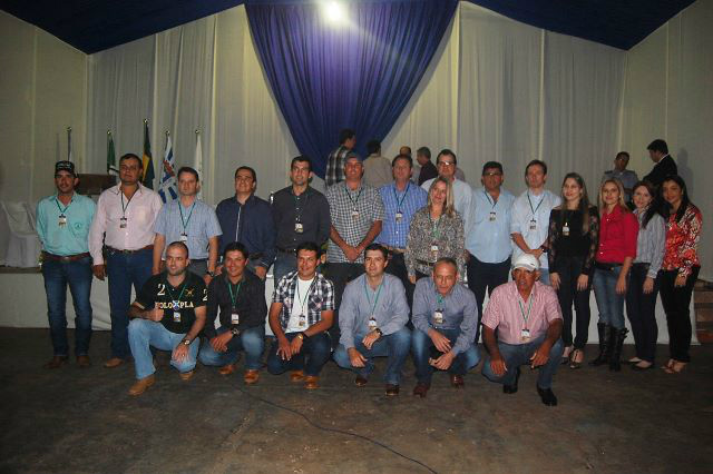 A diretoria e funcionários do Sindicato Rural de Amambai.