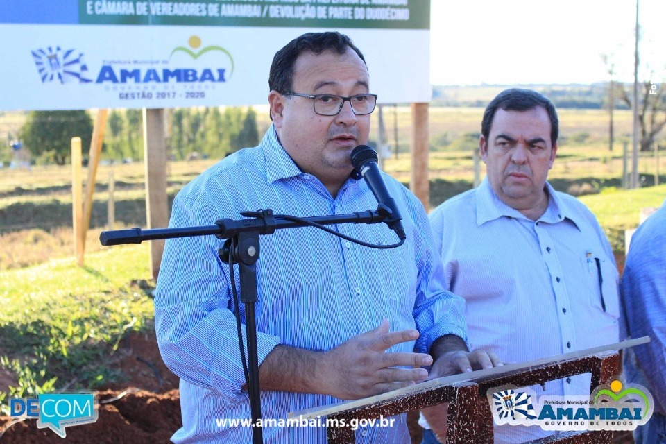 O prefeito Dr. Bandeira e o presidente do legislativo, vereador Dilmar Bervian, durante o lançamento das obras 