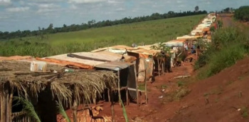 Juiz manda brasiguaios deixarem fazenda invadida; eles falam em conflito