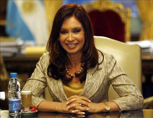 Popularidade de Cristina Kirchner cai mais com inflação e criminalidade