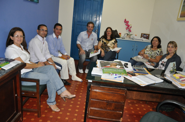 Prefeitura, MDA e Incra emitem documentos gratuitos em Amambai Reunião entre representantes da prefeitura, MDA e Incra serviu para realizar os últimos acertos para o mutirão que acontecerá no dia 26 de maio.
