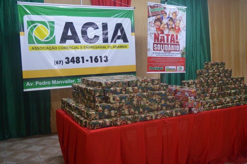 Acia de Amambai entrega 450 brinquedos à Pastoral da Criança 450 brinquedos foram arrecadados pela Acia / Foto: Moreira Produções
