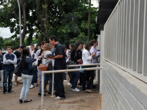 Candidatos são desclassificados por usar Twitter durante a prova do Enem Candidatos são desclassificados por usar Twitter durante a prova do Enem