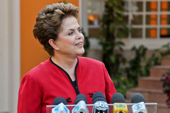 Dilma quer incentivar a mudança de comportamento no trânsito Dilma quer incentivar a mudança de comportamento no trânsito