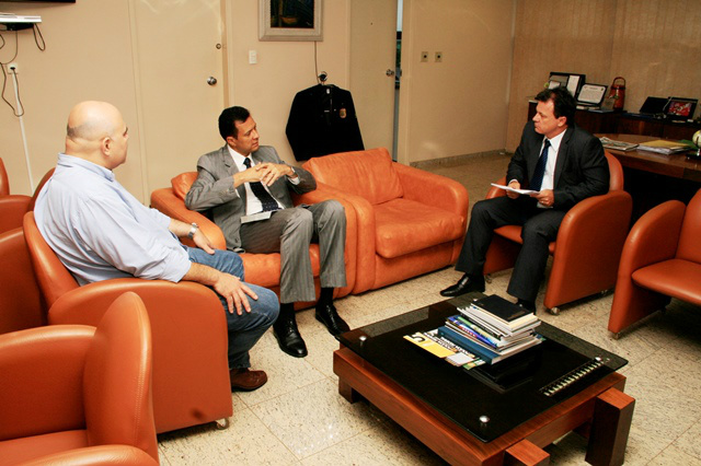 O documento com a ameaça foi apresentado à Polícia Federal para adoção dos procedimentos investigatórios necessários.