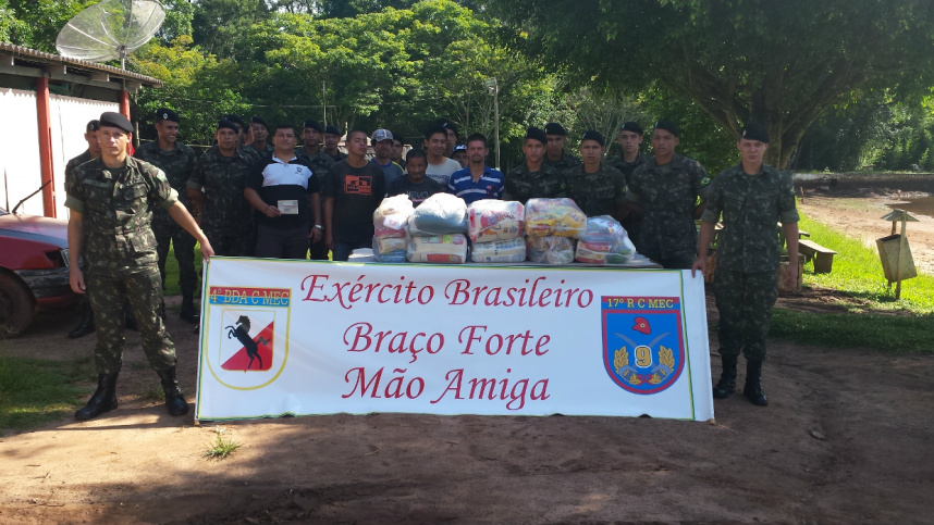 17º RC MEC de Amambai realiza campanha de arrecadação de alimentos O 17º RC MEC realizou uma campanha de arrecadação de alimentos / Foto: Da Assessoria