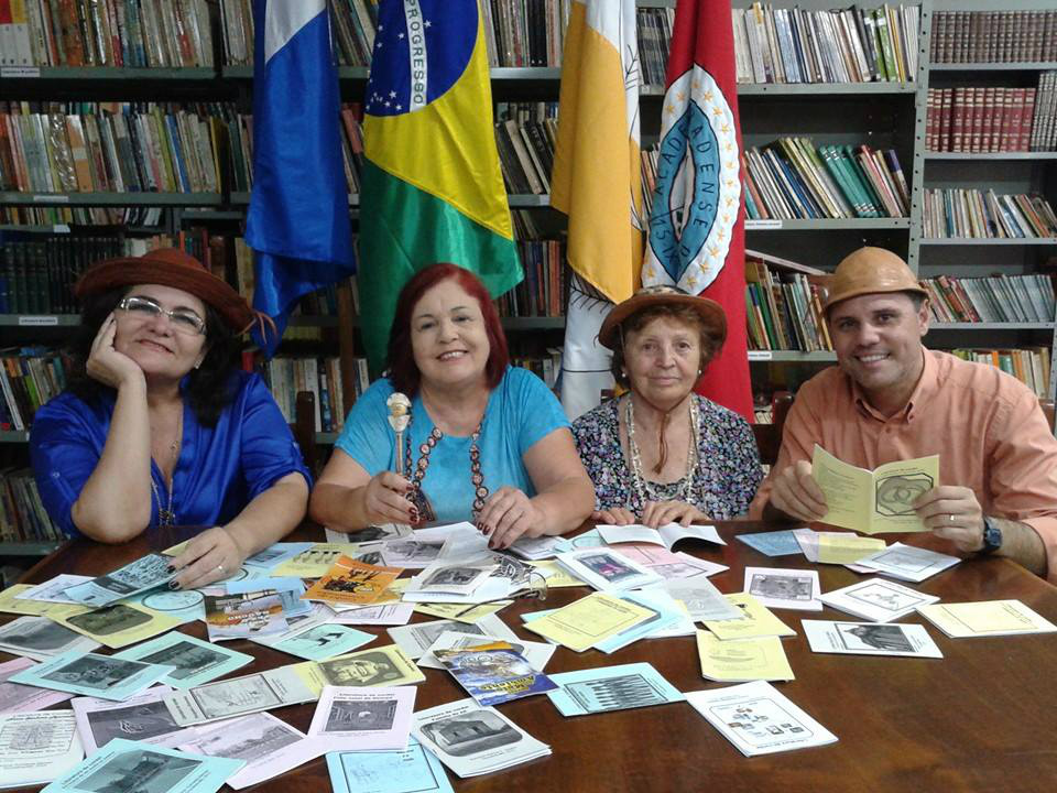 Os cordelistas Rogério Fernandes, Odila Lange, Aurineide Alencar e Leonir Menegati.