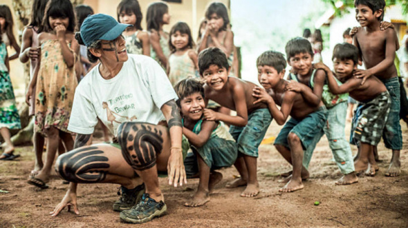A educadora Renata Meirelles, coordenadora do projeto Território de Brincar, conta que uma das propostas é aproximar o adulto do universo infantil / Foto: Divulgação