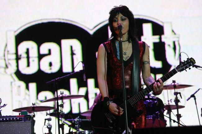 Carisma de Grohl domina primeira noite do Lollapalooza Ícone do rock, Joan Jett também dividiu o palco com o Foo Fighters, no finalzinho, em mais de duas horas de show.