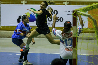 Bola da vez, seleção de handebol feminino aceita favoritismo na Universíade 2015