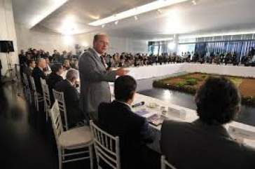 Renan reúne governadores na quarta-feira para definir agenda federativa Renan reúne governadores na quarta-feira para definir agenda federativa