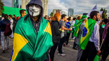 Cerca de 4 mil manifestantes ocupam o Monumento às Bandeiras em São Paulo Cerca de 4 mil manifestantes ocupam o Monumento às Bandeiras em São Paulo