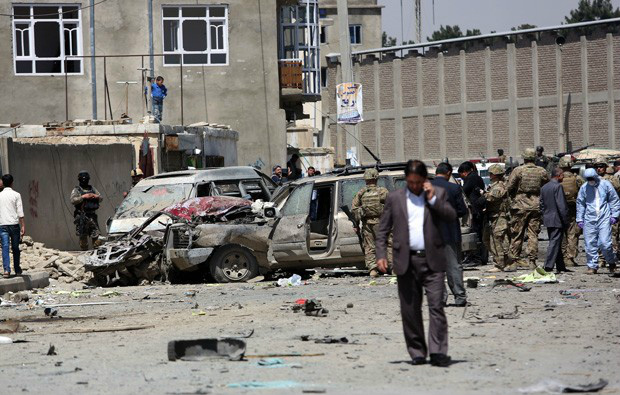 Atentado suicida em Cabul deixa pelo menos três mortos