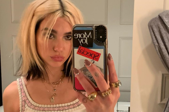 Com vestido pink, Dua Lipa usou o look mais Barbie Malibu de todos