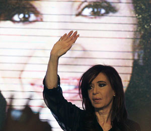 Com 98% das urnas apuradas, Cristina Kirchner comemora vitória