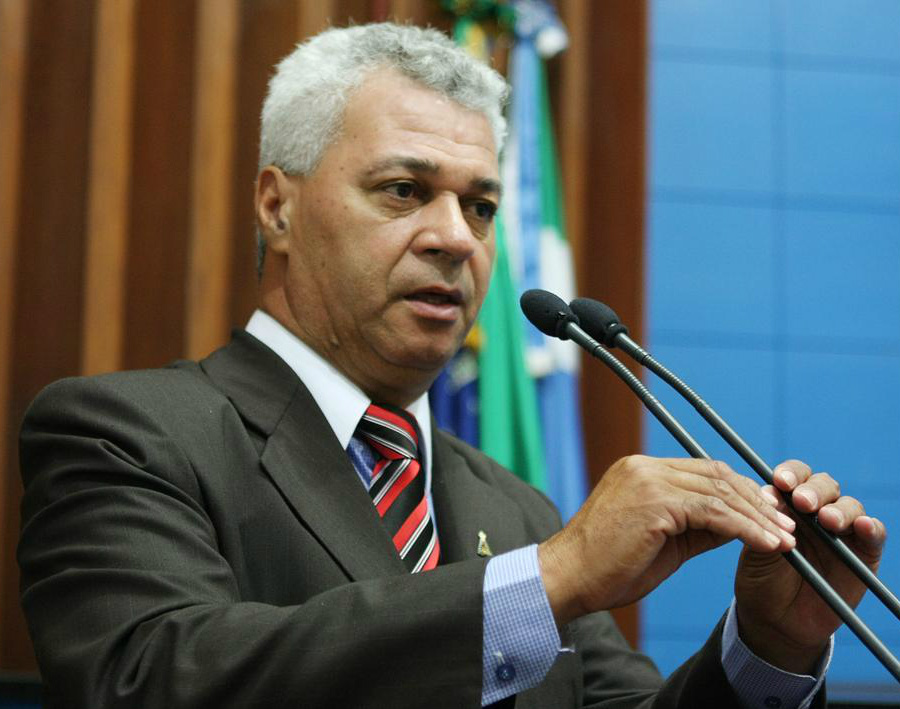 Venda de armas de brinquedo pode ser proibida no MS Deputado quer fim do comércio de armas de brinquedo.