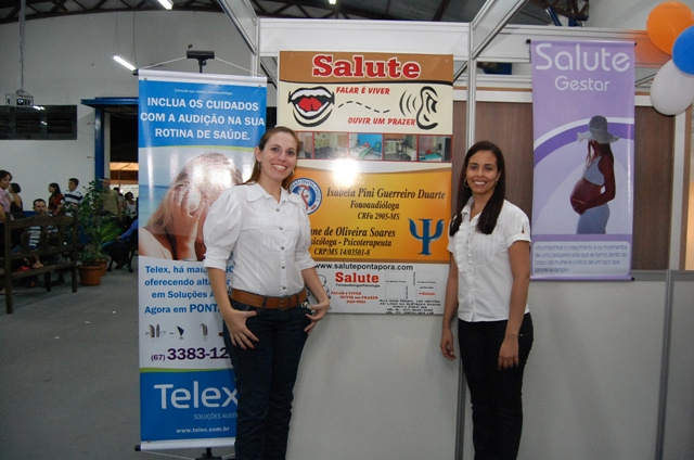 A fonoaudióloga Isabela Pini (dir) e a psicóloga Cristiane Soares, proprietárias da clínica Salute, de Ponta Porã.