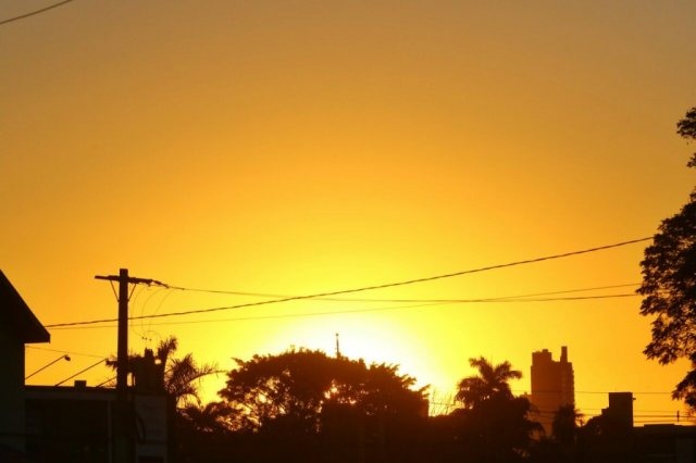 Previsão de céu claro com temperaturas de até 39ºC nesta quinta-feira