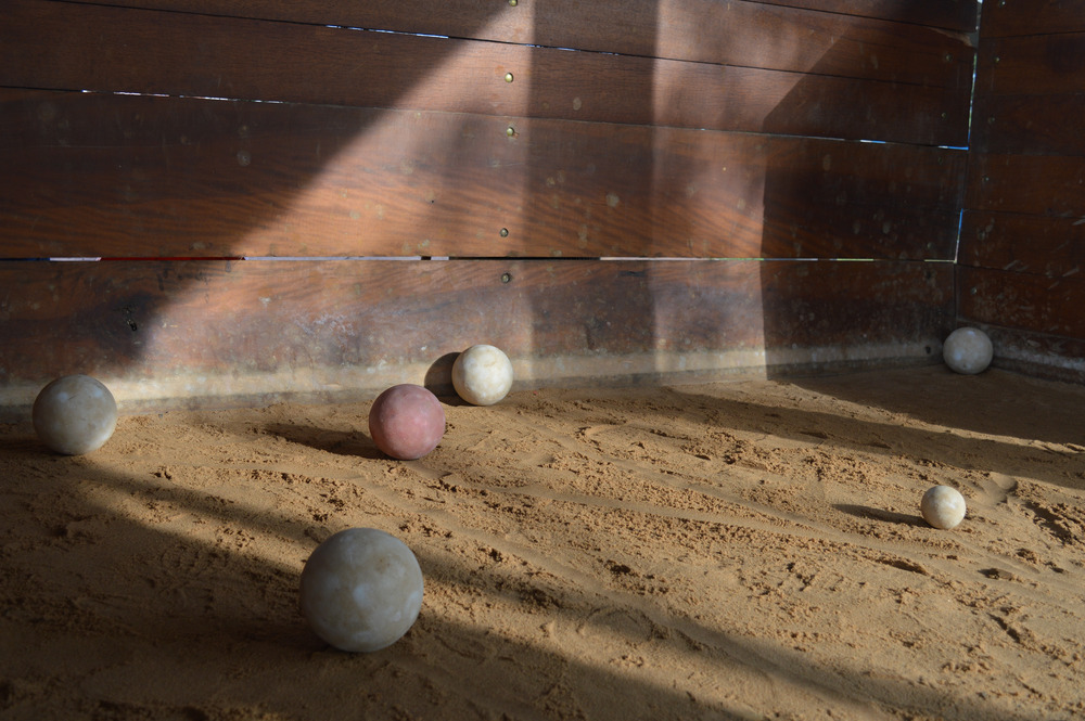  O objetivo é lançar as bochas o mais perto possível da bola menor, o bolim / Foto: Moreira Produções