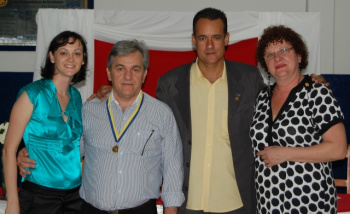 Rotary de Amambai realiza reunião festiva Marta (E), Jandir, Alexandre e Viviane.