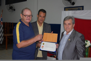 Rotary de Amambai realiza reunião festiva Jandir (D), Alexandre e Waldi Braucks.