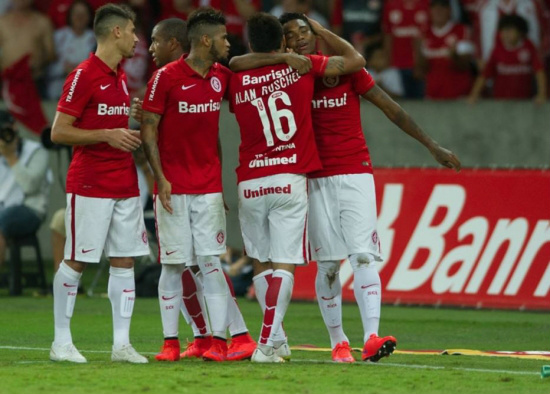 O Internacional conquistou os três primeiros pontos no Brasileirão ao bater o Avaí por 1 a 0