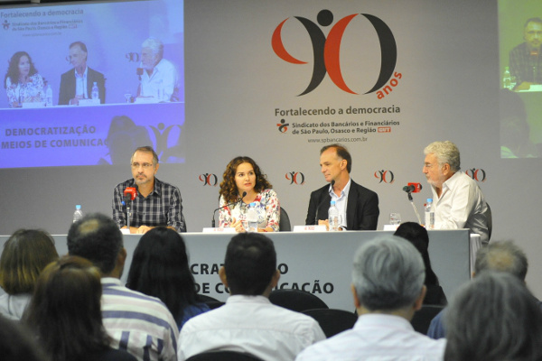  Azenha, Juvandia, Salvador e Leal Filho durante o debate (Foto: Maurício Morais/Sindicato dos Bancários) 